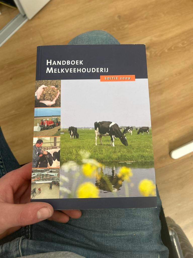Handboek Melkveehouderij Editie 2009, Ophalen of Verzenden, Zo goed als nieuw, Natuurwetenschap