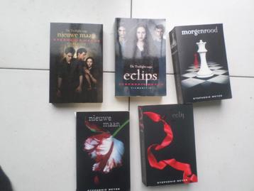 Boeken uit de TWILIGHT SERIE STEPHENIE MEYER beschikbaar voor biedingen