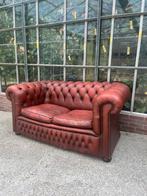 GRATIS! Leren, rode chesterfield bank met knopen, Antiek en Kunst, Antiek | Meubels | Stoelen en Banken, Ophalen