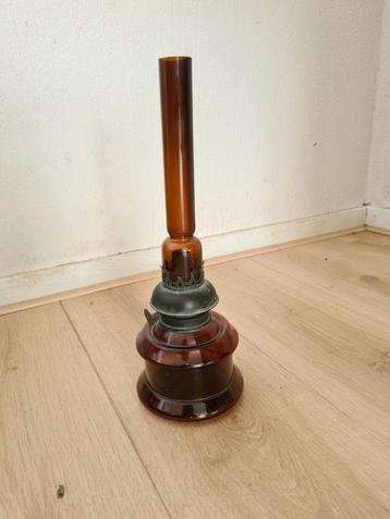 Oude donkere kamer olie lamp beschikbaar voor biedingen