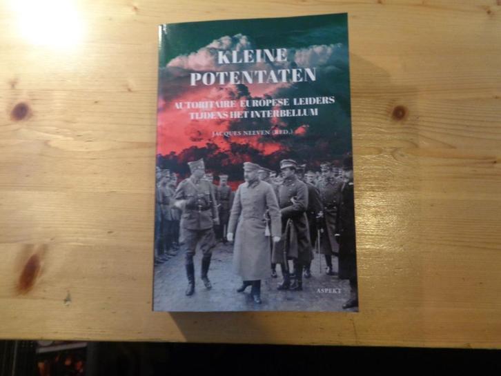Jacques Neeven - Kleine potentaten, Boeken, Oorlog en Militair, Zo goed als nieuw, Algemeen, Niet van toepassing, Ophalen