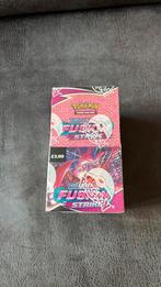 Pokémon TCG Fusion Strike Booster Box (18 packs), Ophalen of Verzenden, Nieuw, Boosterbox, Foil