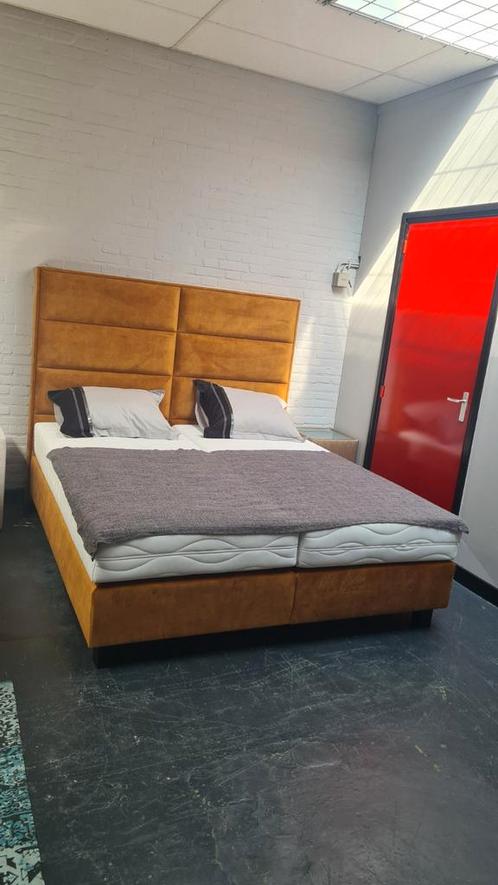 Luxe fluwwel goud kleur Boxspring Bed 180x200 - Nieuw, Huis en Inrichting, Slaapkamer | Boxsprings, Nieuw, 180 cm, 200 cm, Tweepersoons