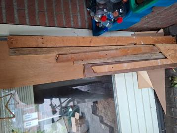 Gratis hout beschikbaar voor biedingen