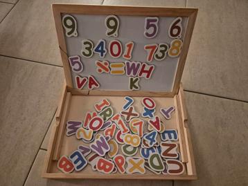 Magnetische Letter- en Cijferdoos beschikbaar voor biedingen