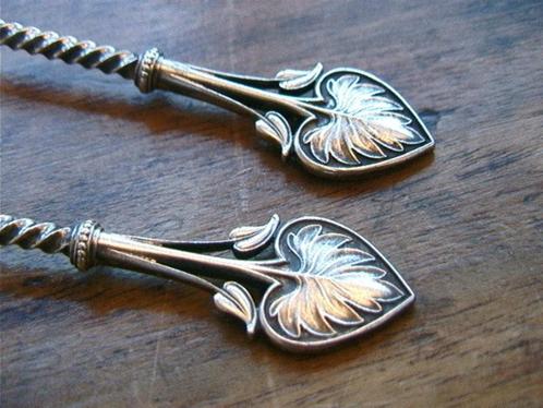 Zilveren diencouvert met bladmotieven, 19e eeuws zilver, Antiek en Kunst, Antiek | Goud en Zilver, Zilver, Verzenden