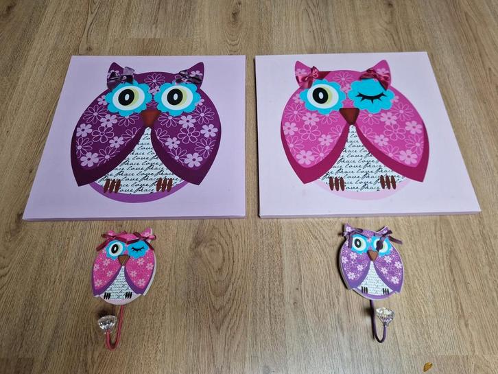 Twee schilderijen en twee kapstokhaakjes uitltjes, Kinderen en Baby's, Kinderkamer | Inrichting en Decoratie, Zo goed als nieuw