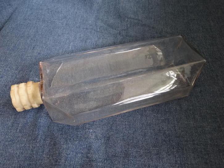Antieke glazen parfumfles Millot France 1925, hoekige vormen, Antiek en Kunst, Antiek | Glas en Kristal, Ophalen of Verzenden