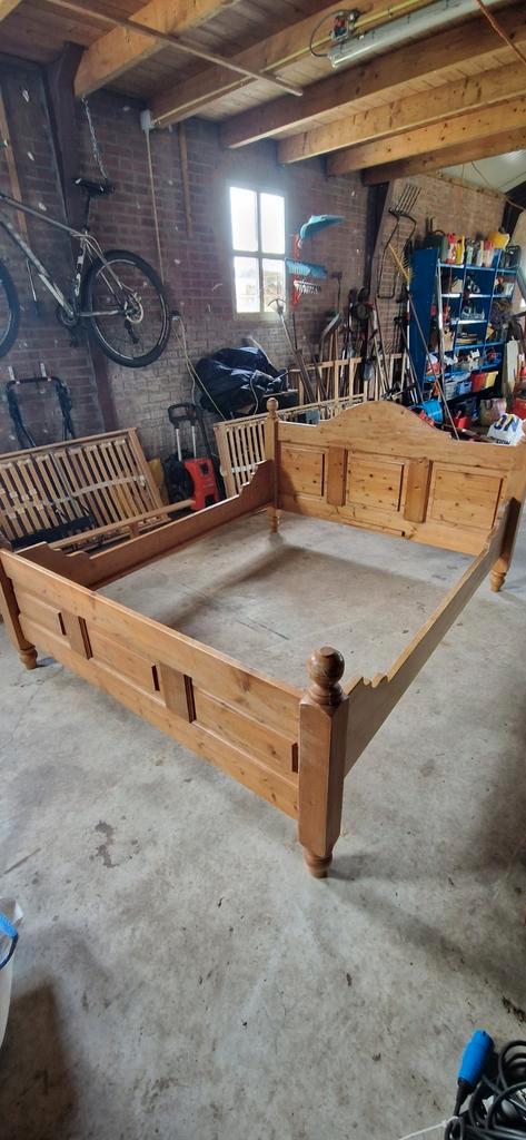 2-persoons grenen bed met verstelbare lattenbodems, Huis en Inrichting, Slaapkamer | Bedden, Gebruikt, Tweepersoons, 160 cm, 200 cm