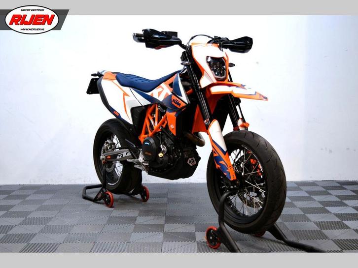 KTM 690 SMC R (bj 2023), Motoren, Motoren | KTM, Bedrijf, SuperMoto, meer dan 35 kW, Minimaal motorrijbewijs A2