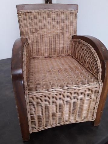 VINTAGE HOUTEN KINDER FAUTEUILmet RIET in PERFECTE STAAT  beschikbaar voor biedingen