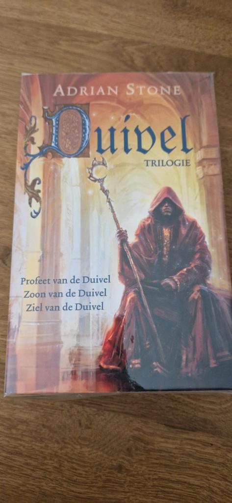 Duivel trilogie Adrian stone nieuw, Boeken, Fantasy, Nieuw, Ophalen of Verzenden