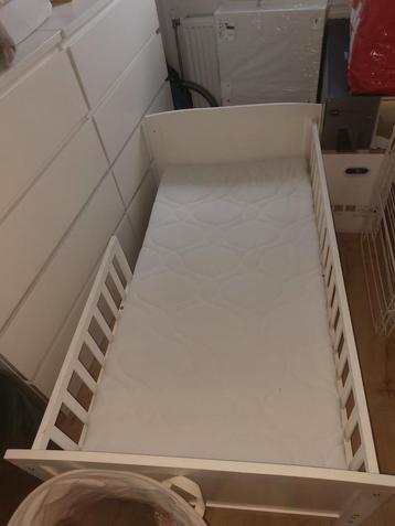 Peuterbed incl. matras, beschermer en hoeslaken beschikbaar voor biedingen