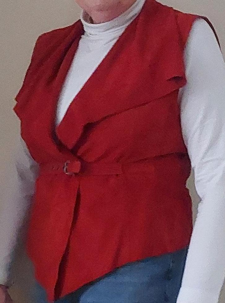 Suède gilet van Cosh, rood, maat 40/42, Kleding | Dames, Jasjes, Kostuums en Pakken, Zo goed als nieuw, Jasje, Maat 42/44 (L)