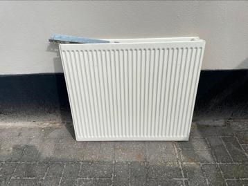 Radiator dubbele convector 77 x 68 cm beschikbaar voor biedingen