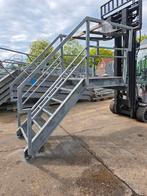 Stalen trap met bordes grijs. Hoog 1,20 mtr. Nob051, Doe-het-zelf en Verbouw, Ladders en Trappen, Ophalen, Zo goed als nieuw, 2 tot 4 meter