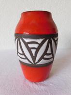 Vintage vaasje, keramiek, oranje glazuur met witte figuren i, Gebruikt, Aardewerk of Porselein, Oranje, Ophalen of Verzenden