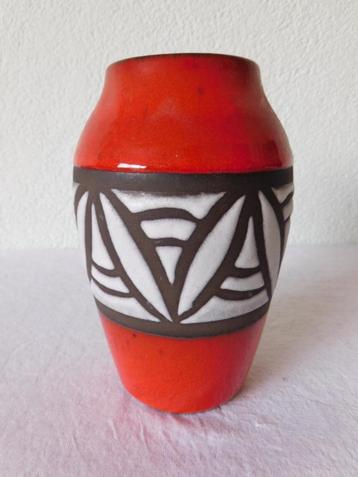 Vintage vaasje, keramiek, oranje glazuur met witte figuren i beschikbaar voor biedingen