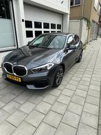 BMW 1-Serie 118i 140pk 2019 Grijs, Auto's, 65 €/maand, 680 kg, Handgeschakeld, 3 cilinders