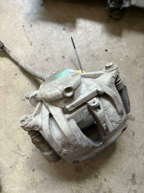 Remklauw linksvoor Mercedes E-klasse W211 ('02-'09), Auto-onderdelen, Remmen en Aandrijving, Mercedes-Benz, Gebruikt, Ophalen of Verzenden