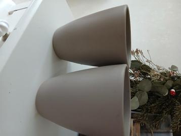 Orchideeën potten  taupe kleur.  beschikbaar voor biedingen