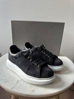 Alexander McQueen velvet velours sneaker, Kleding | Dames, Alexander mcqueen, Gedragen, Ophalen of Verzenden, Sneakers of Gympen