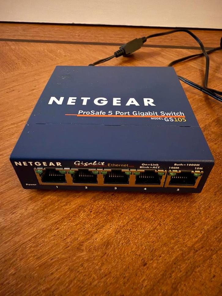 ZGAN Netgear gs105 - 5 port gigabit switch, Computers en Software, Netwerk switches, Zo goed als nieuw, Ophalen of Verzenden