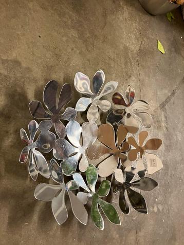 Metalen Fruitschaal Bloemdesign beschikbaar voor biedingen