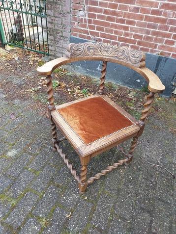 Engelse Victoriaanse getorste eiken hoekstoel. beschikbaar voor biedingen