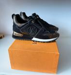 Louis Vuitton Run Away Trainer 36, Ophalen of Verzenden, Zo goed als nieuw, Zwart, Sneakers of Gympen