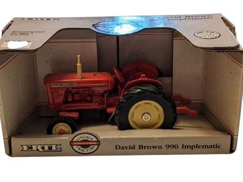 Britains 04180 DAVID BROWN  990 implematic U.S.A Versie, Hobby en Vrije tijd, Modelauto's | 1:32, Nieuw, Tractor of Landbouw, Britains