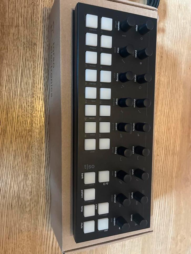 Torso T-1 Sequencer, Muziek en Instrumenten, Midi-apparatuur, Zo goed als nieuw, Ophalen of Verzenden