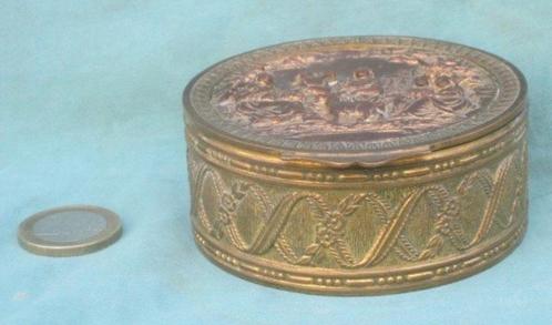 Oud koperen doosje met landelijke voorstelling in reliëf, Antiek en Kunst, Curiosa en Brocante, Ophalen of Verzenden