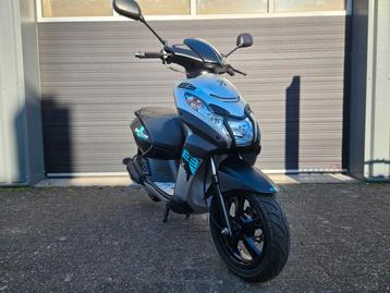 PEUGEOT KISBEE 4T E5 BROM 01-2023 STREETLINE 6600KM 1e Eig. beschikbaar voor biedingen