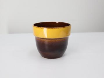 Vintage bloempot voor binnen beschikbaar voor biedingen