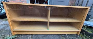 TV kast met schuifdeuren beschikbaar voor biedingen