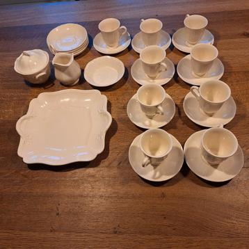 Wedgewood Queens Plain Servies beschikbaar voor biedingen