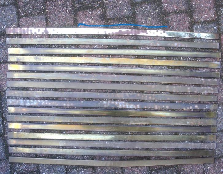 16 messing traproedes met bevestigingshaken, 76 x 2 x 0,4 cm, Antiek en Kunst, Curiosa en Brocante, Ophalen of Verzenden