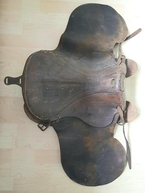 Oud WW1 en WW2 Nederlandse manschappen zadel., Verzamelen, Militaria | Tweede Wereldoorlog, Landmacht, Kleding of Schoenen, Nederland