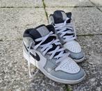 Jordan 1 Smoke Grey 37, Gedragen, Grijs, Ophalen of Verzenden, Nike Jordan