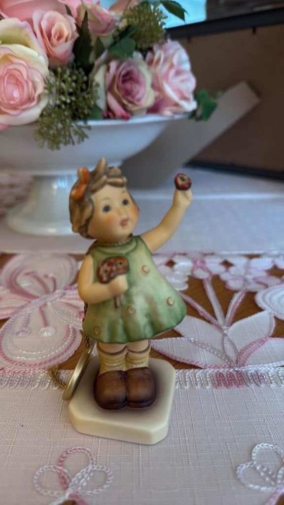 Goebel hummel, Verzamelen, Beelden en Beeldjes, Nieuw, Hummel, Ophalen of Verzenden