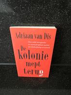 Adriaan van Dis - De kolonie mept terug, Boeken, Essays, Columns en Interviews, Nieuw, Ophalen of Verzenden, Adriaan van Dis