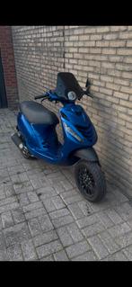 Piaggio zip 4 takt 2016 80cc, Fietsen en Brommers, Scooters | Piaggio, Ophalen, Zo goed als nieuw, Benzine, Zip