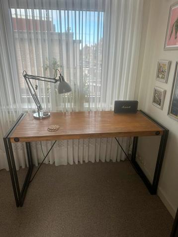Bureau van massief acaciahout en metaal 140x60x74cm beschikbaar voor biedingen
