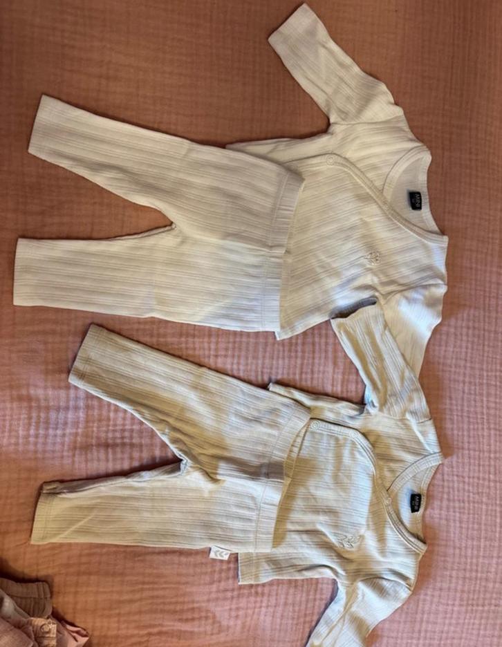2 unisex setjes maat 50, Kinderen en Baby's, Babykleding | Maat 50, Zo goed als nieuw, Jongetje of Meisje, Setje, Ophalen of Verzenden