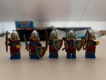 5 Lion Knight (Leeuwenridder) minifiguren incl accessoires! beschikbaar voor biedingen
