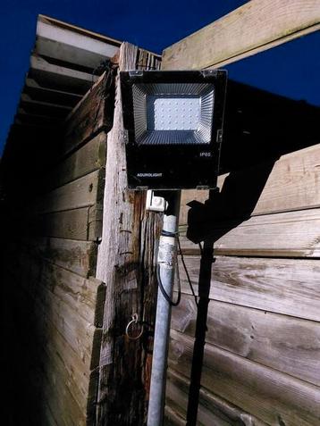 Mooie bouwlamp op paal beschikbaar voor biedingen