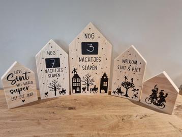 Houten Sinterklaas huisjes - Decoratie beschikbaar voor biedingen