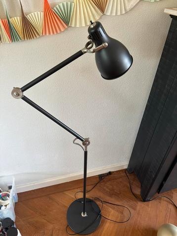 Kwalitatieve schilderlamp met speciaal wit licht - ZGAN beschikbaar voor biedingen