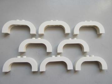 nr. 7961, 8 witte boogstenen1x6x2, arch. beschikbaar voor biedingen